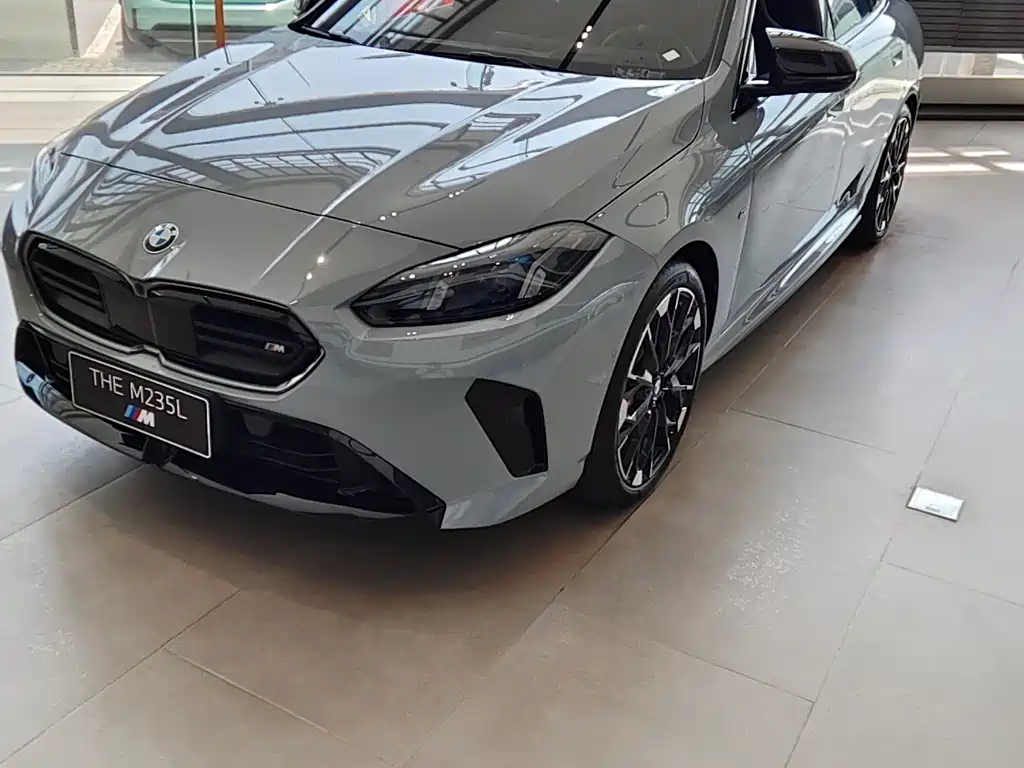 BMW M235L 2026 M235L
