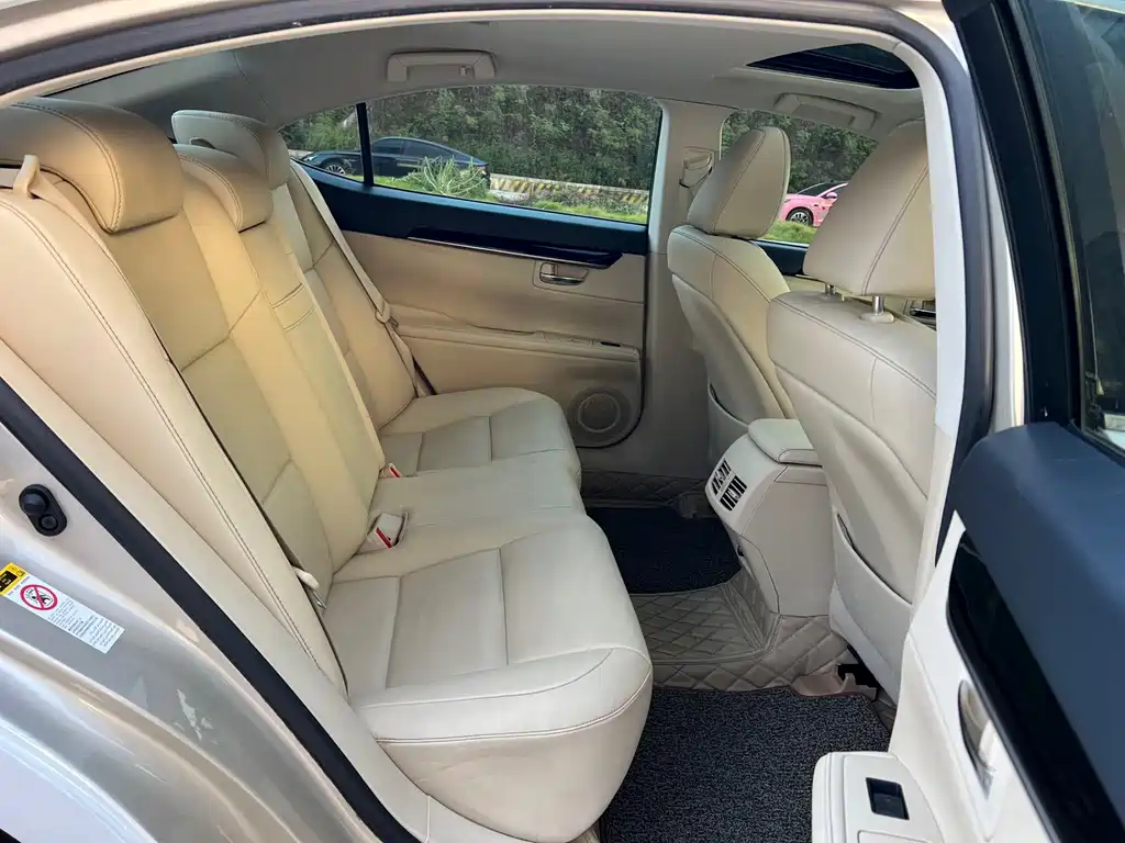 Lexus ES — миниатюра 12