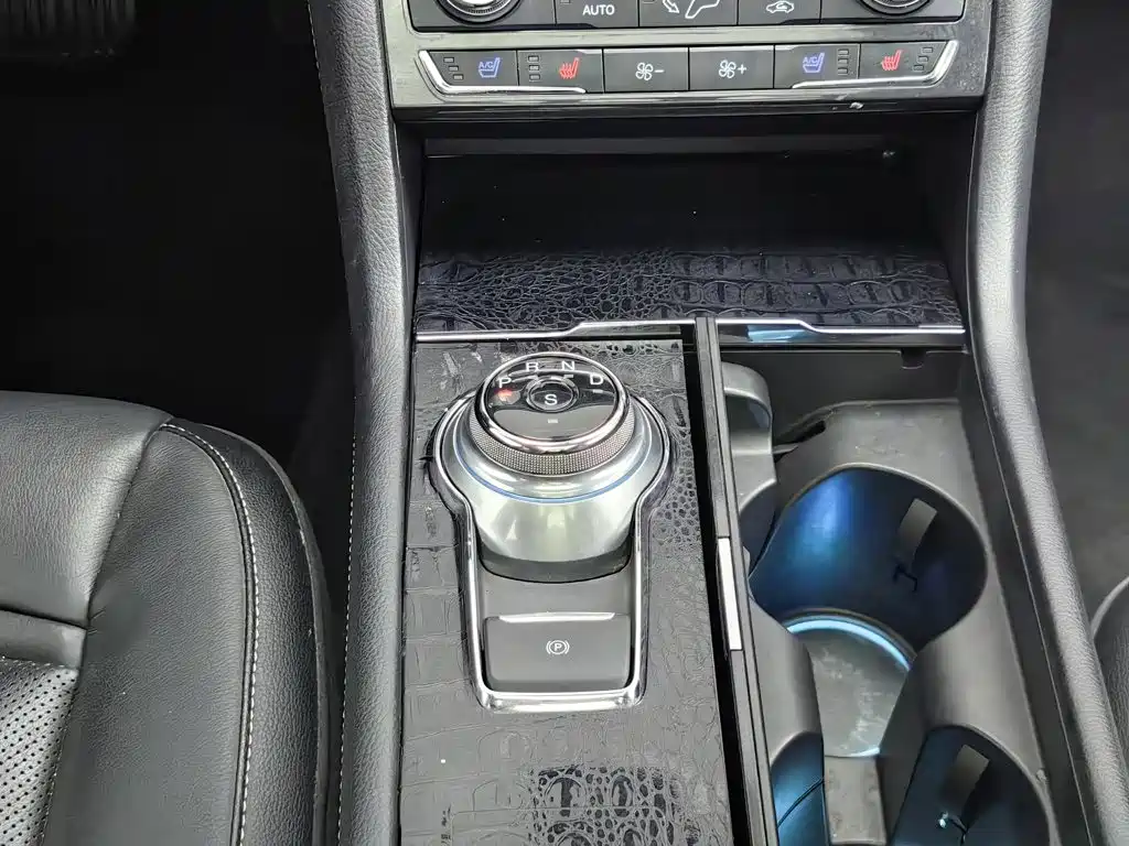 Ford Taurus — миниатюра 13