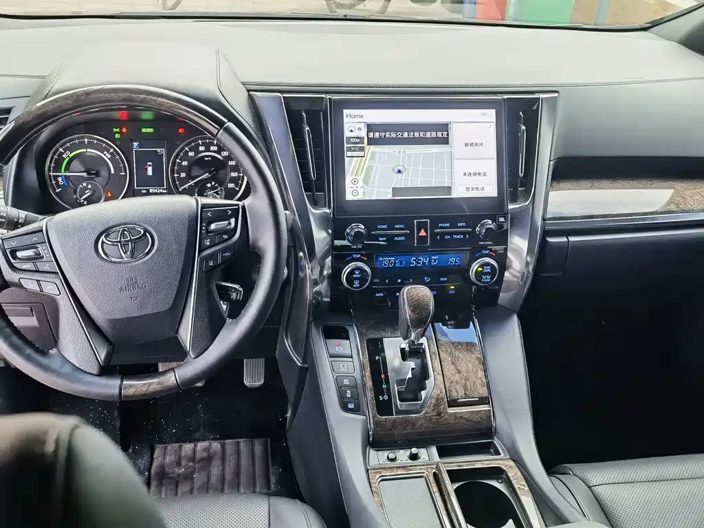 Toyota Vellfire — миниатюра 7