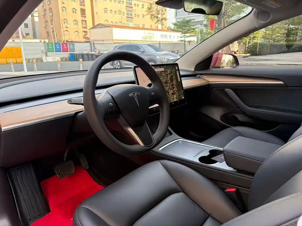 Tesla Model 3 — миниатюра 10