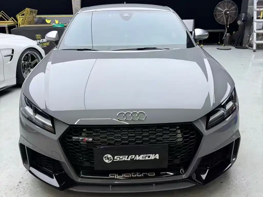 Купить Audi TT RS