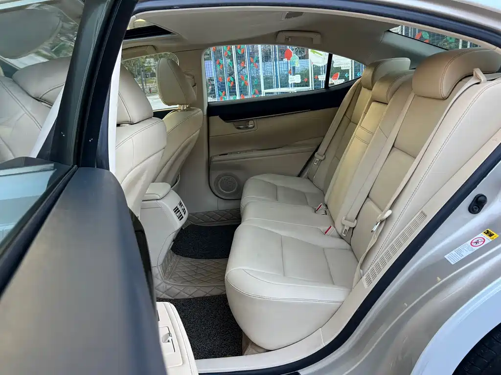 Lexus ES — миниатюра 11
