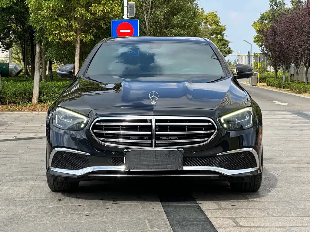 Mercedes-Benz E-Class — миниатюра 2