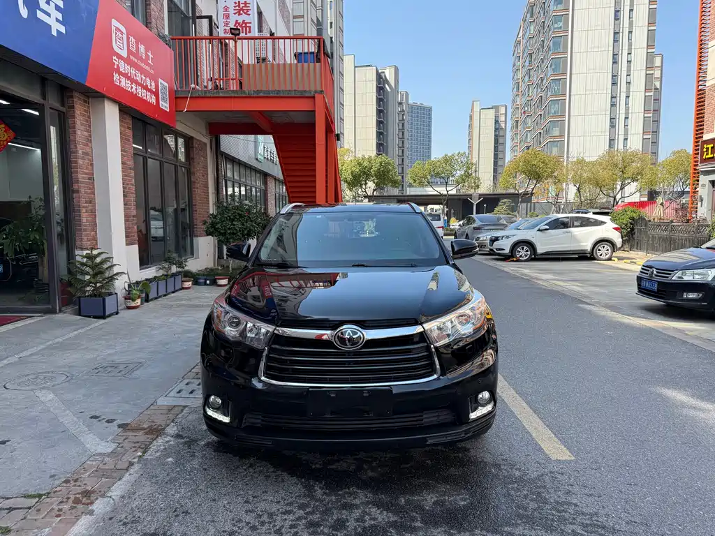 Toyota Highlander 2015 2.0T 7 мест