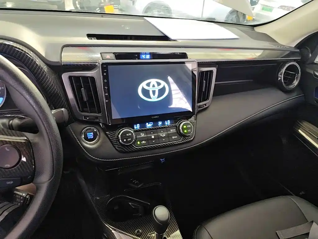 Toyota RAV4 — миниатюра 10