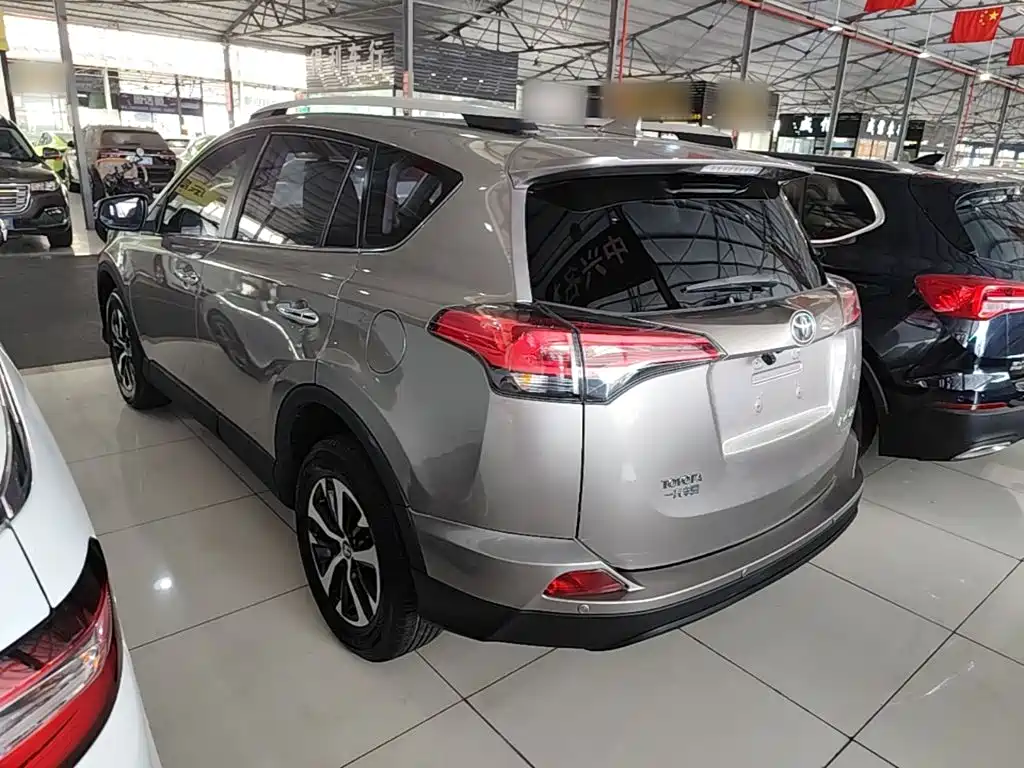 Toyota RAV4 — миниатюра 5
