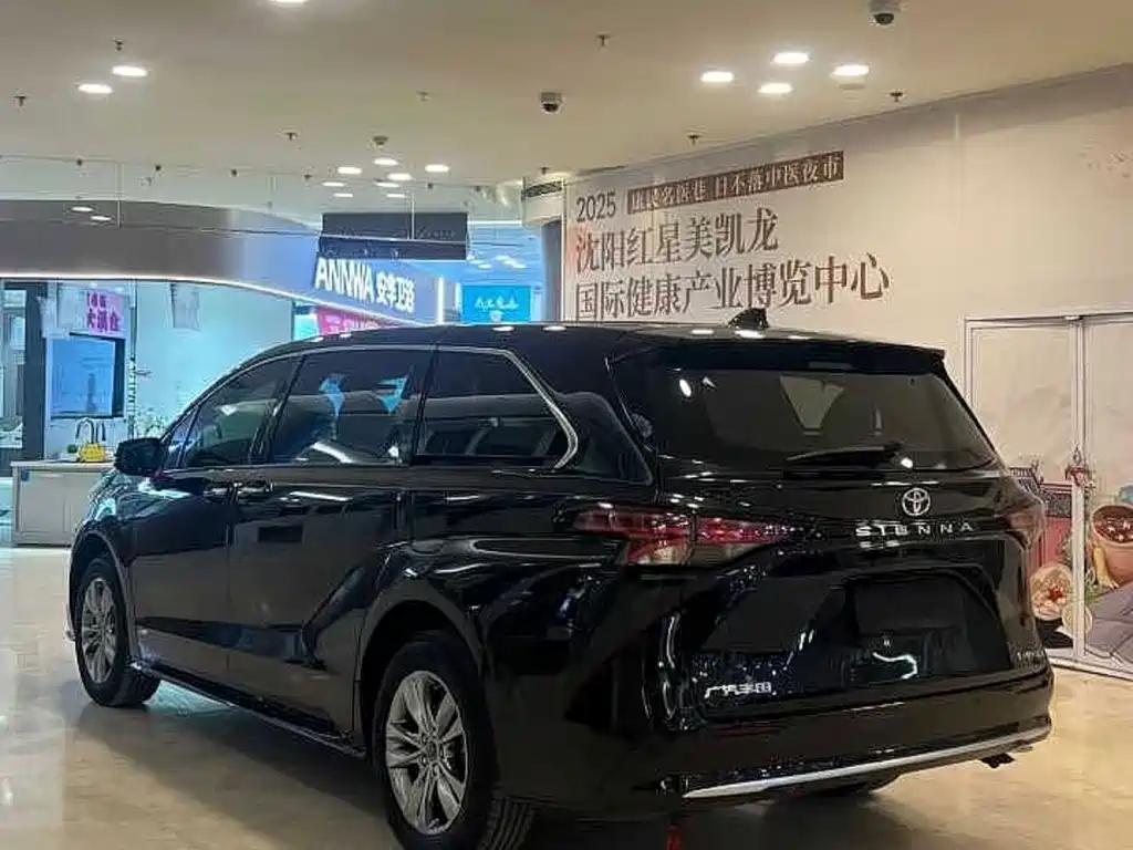 Toyota Sienna — миниатюра 9