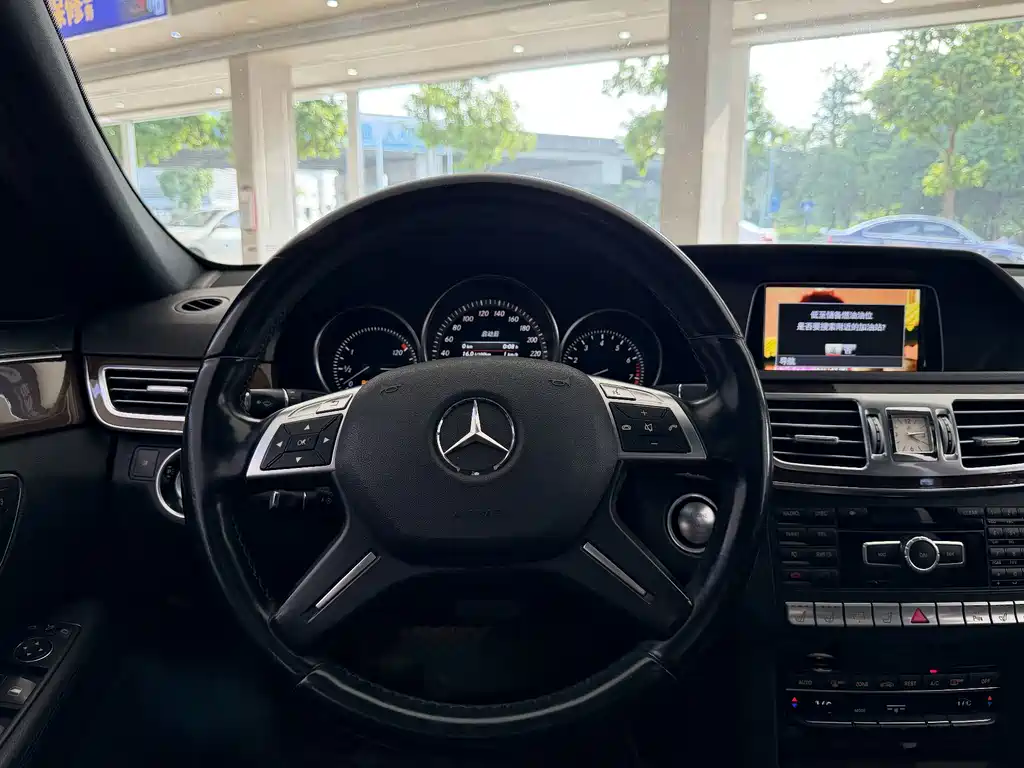 Mercedes-Benz E-Class — миниатюра 18
