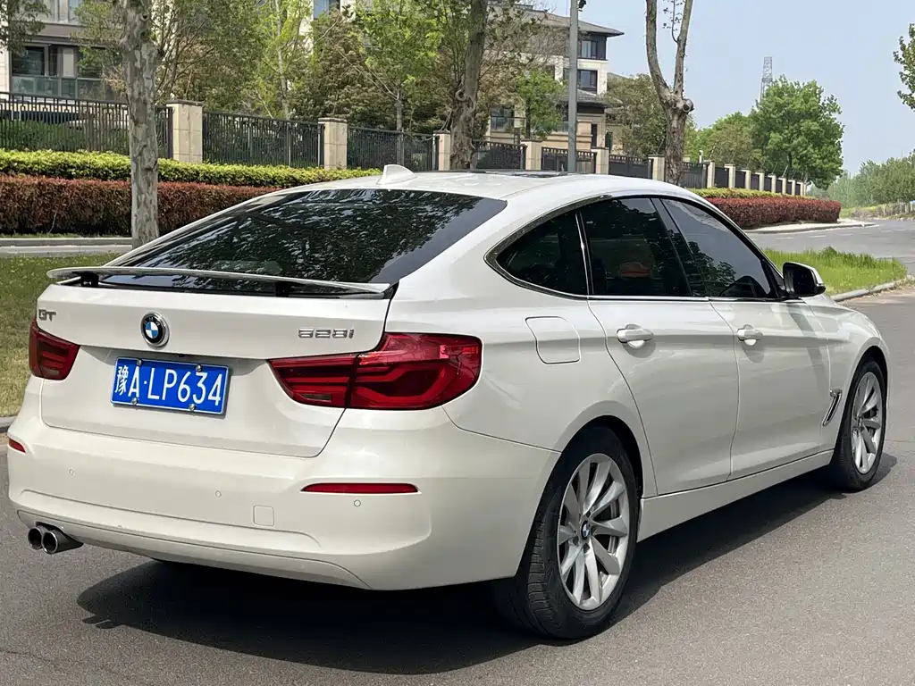 BMW 3 Series GT 3 GT 2017 320i Luxury