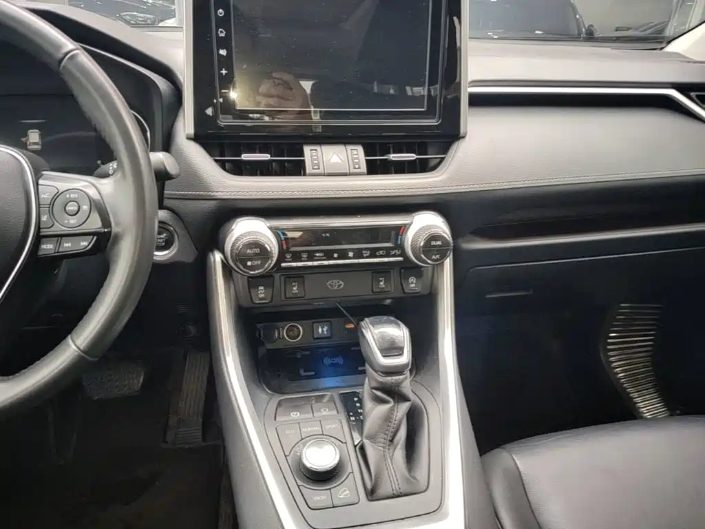 Toyota RAV4 — миниатюра 13