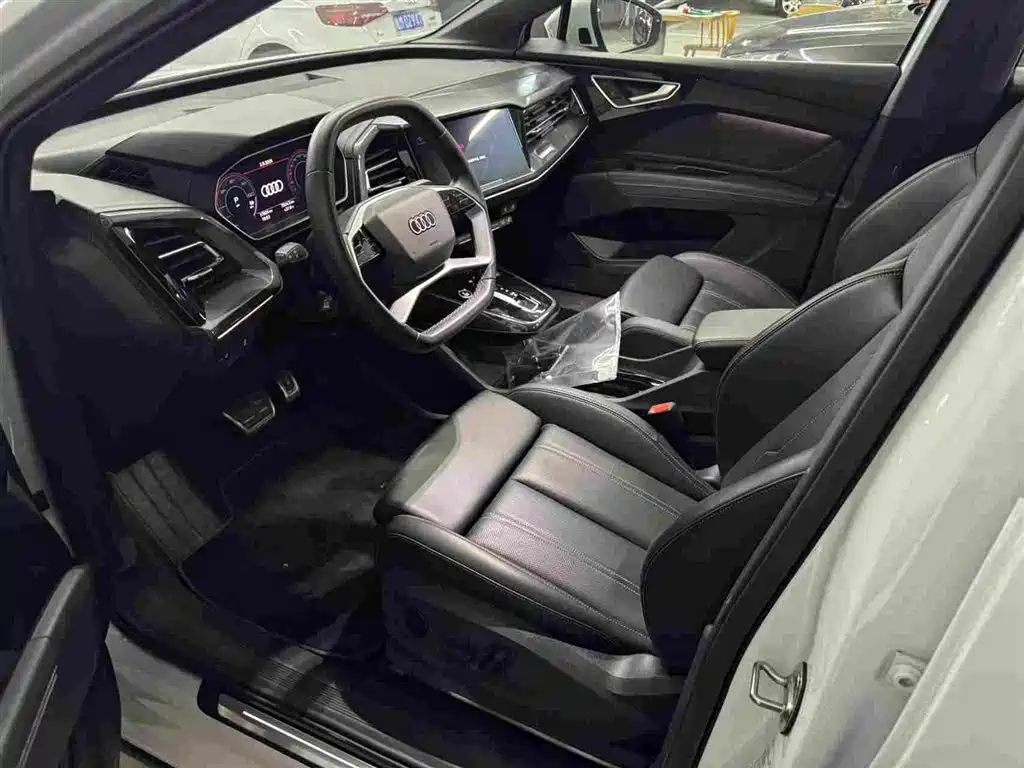 Audi Q4 e-tron — миниатюра 3