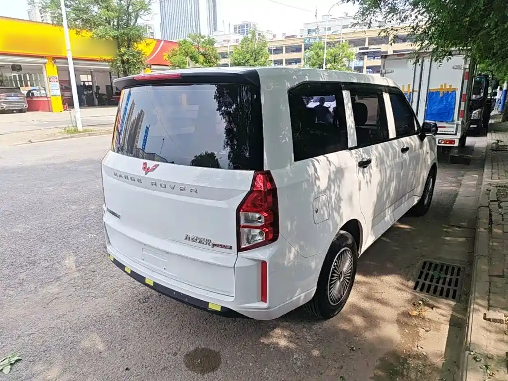 Wuling Hongguang Plus PLUS 2020 1.5L MT 5 мест