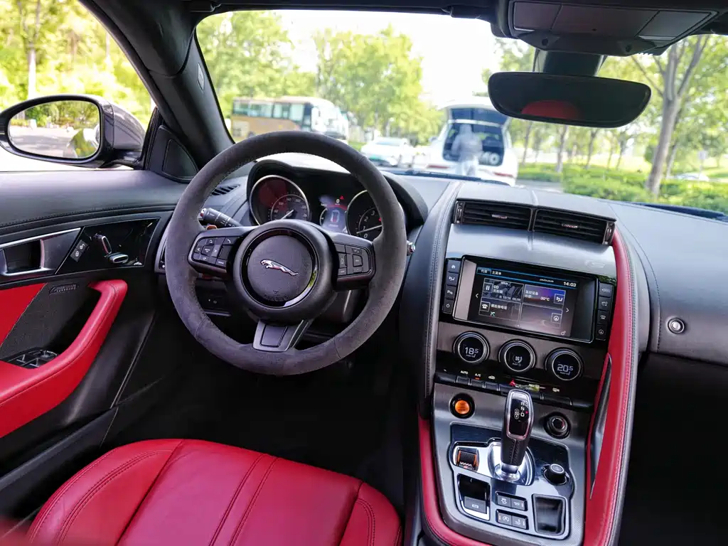 Jaguar F-TYPE — миниатюра 10