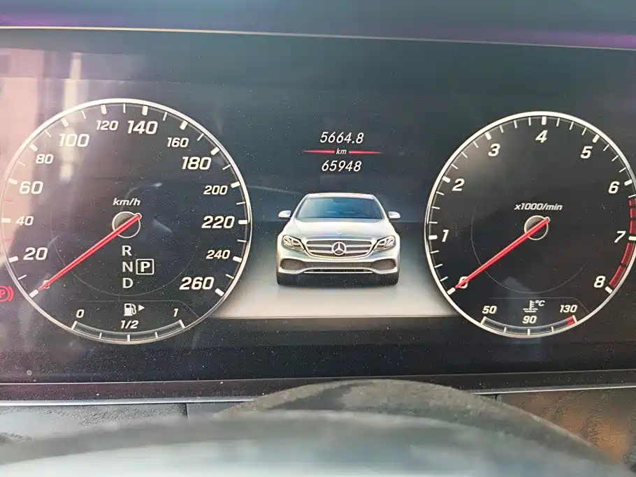 Mercedes-Benz E-Class — миниатюра 13