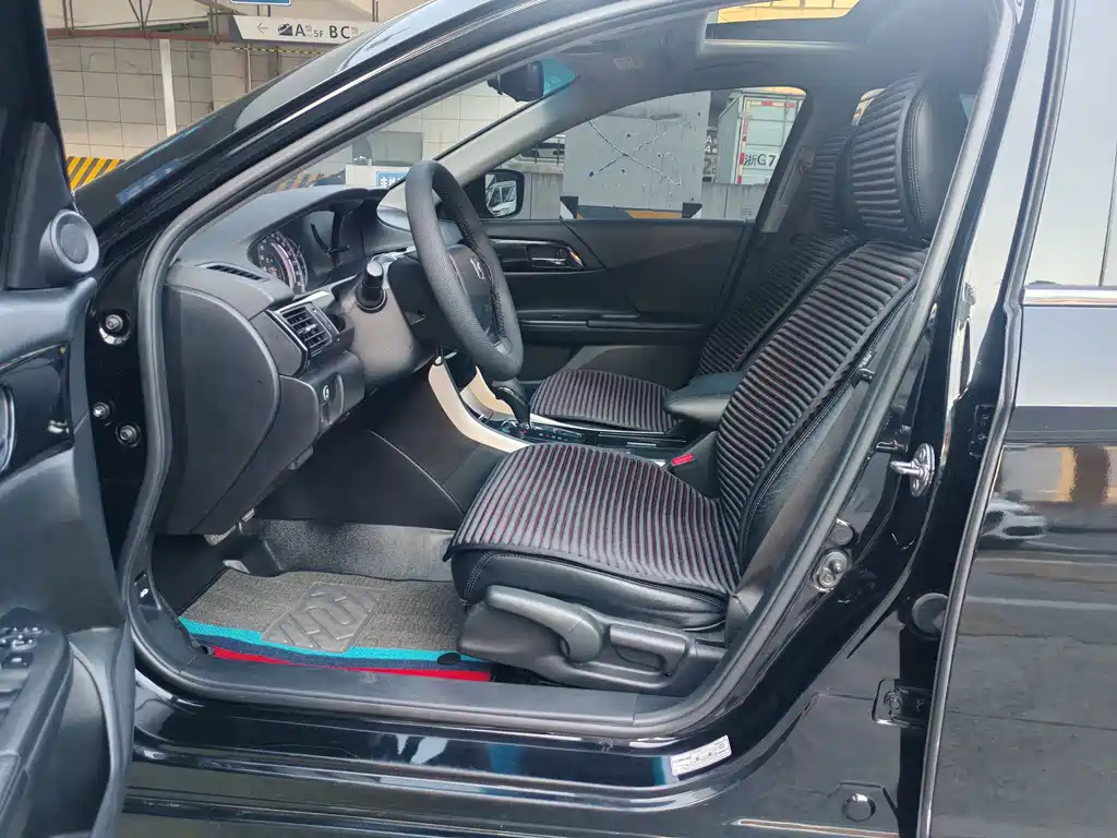 Honda Accord — миниатюра 9
