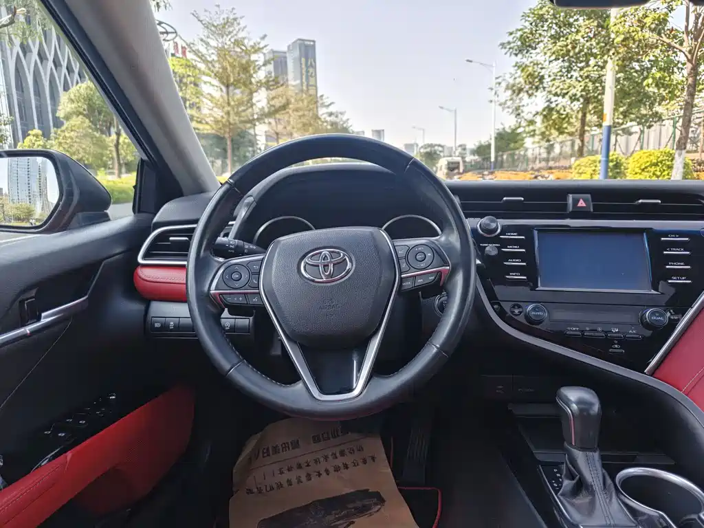 TOYOTA CAMRY