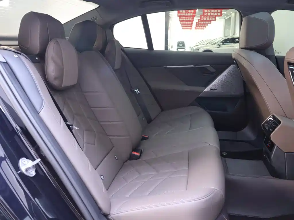 BMW 5 Series — миниатюра 22