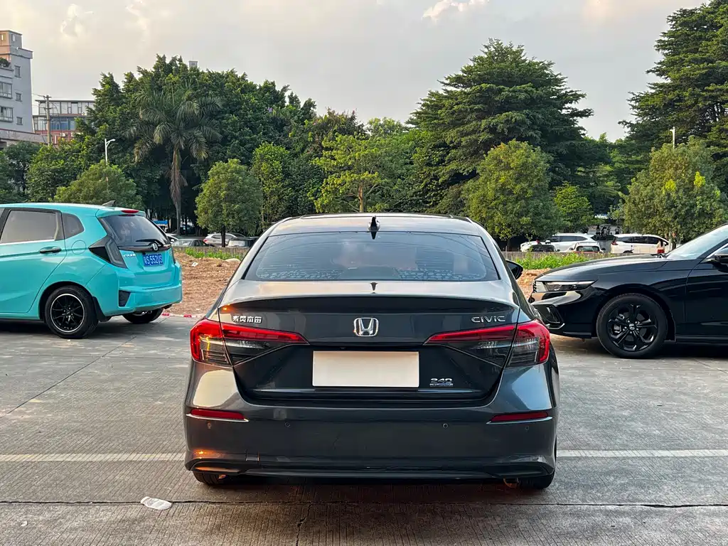 Honda Civic — миниатюра 8