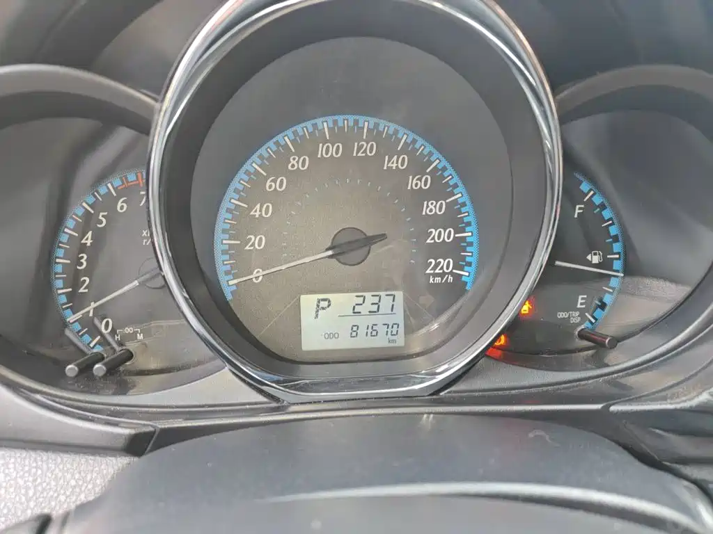Toyota Yaris L — миниатюра 5