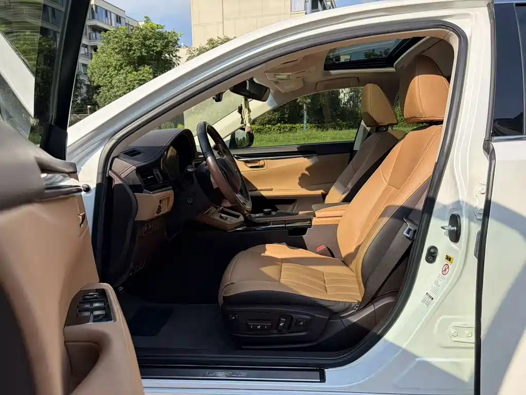 Lexus ES — миниатюра 12