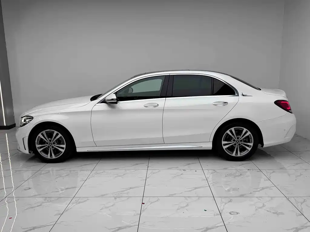 Mercedes-Benz C-Class — миниатюра 17