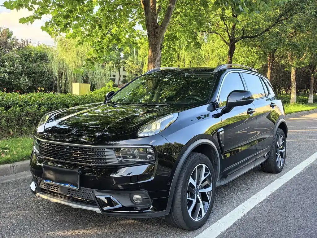 Lynk & Co 01
