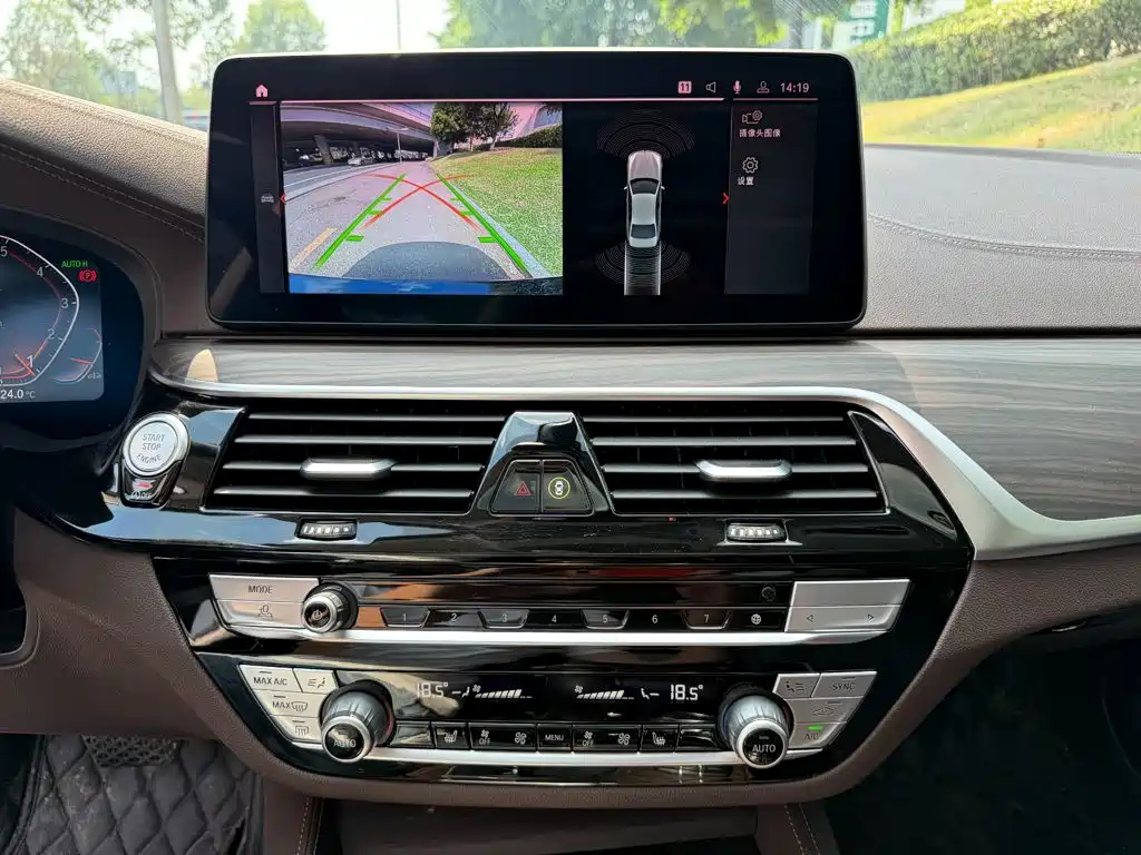 BMW 5 Series — миниатюра 10