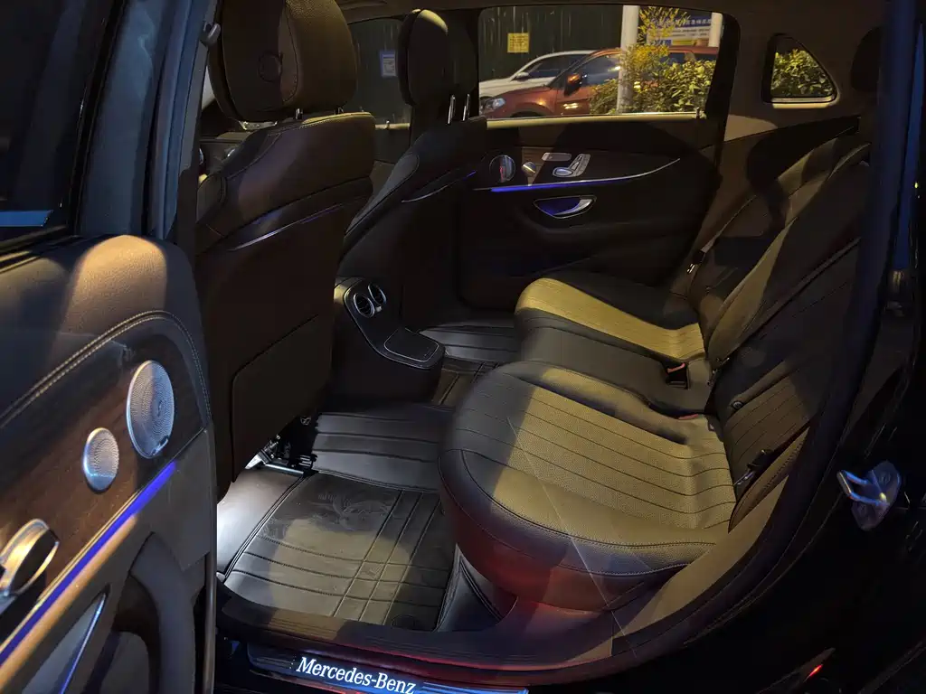 Mercedes-Benz E-Class — миниатюра 5