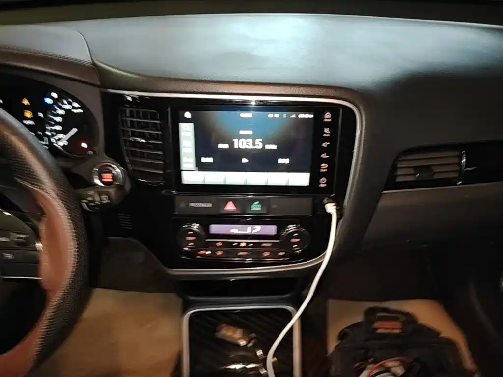 Mitsubishi Outlander — миниатюра 13