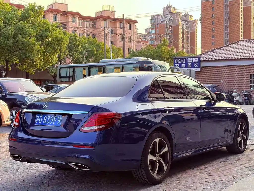 Mercedes-Benz E-Class — миниатюра 3