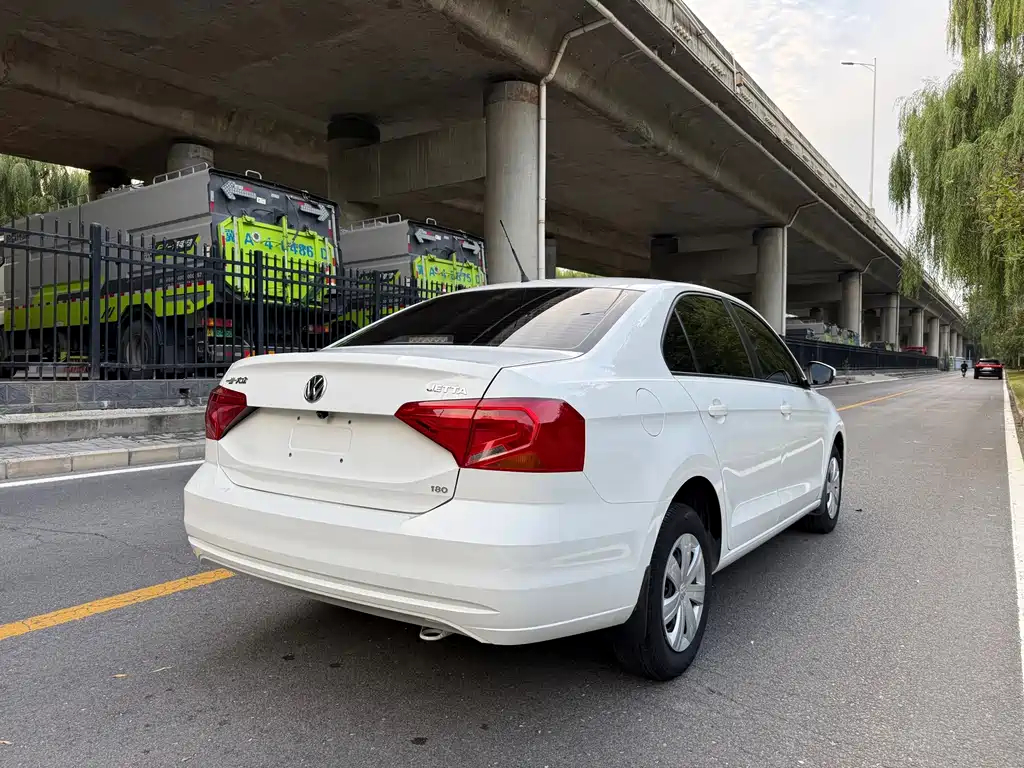 Volkswagen Jetta — миниатюра 5