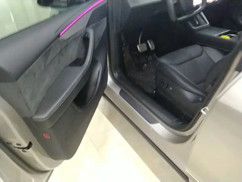 Tesla Model Y L — миниатюра 16