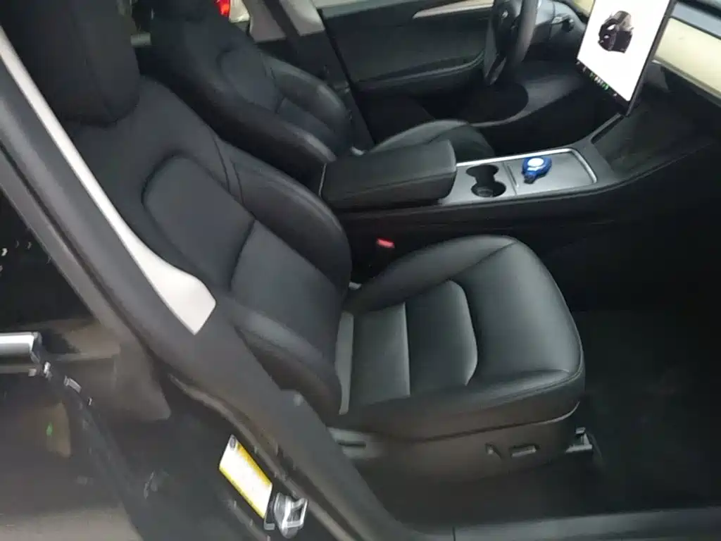 Tesla Model Y — миниатюра 25