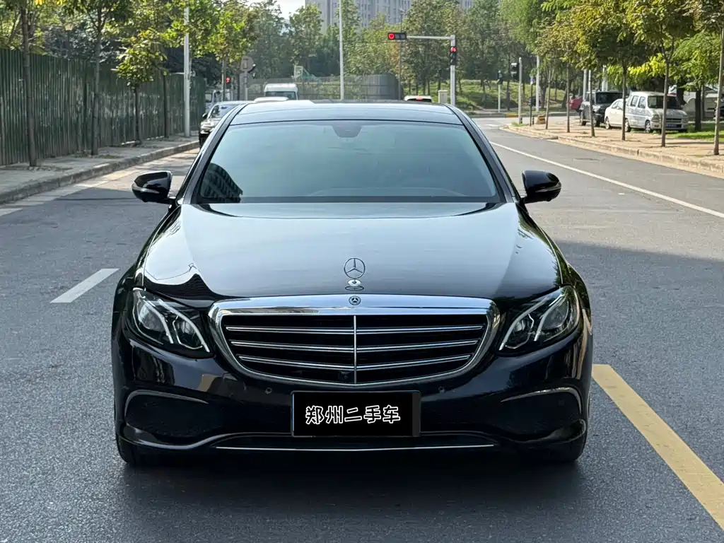 Mercedes-Benz E-Class — миниатюра 2