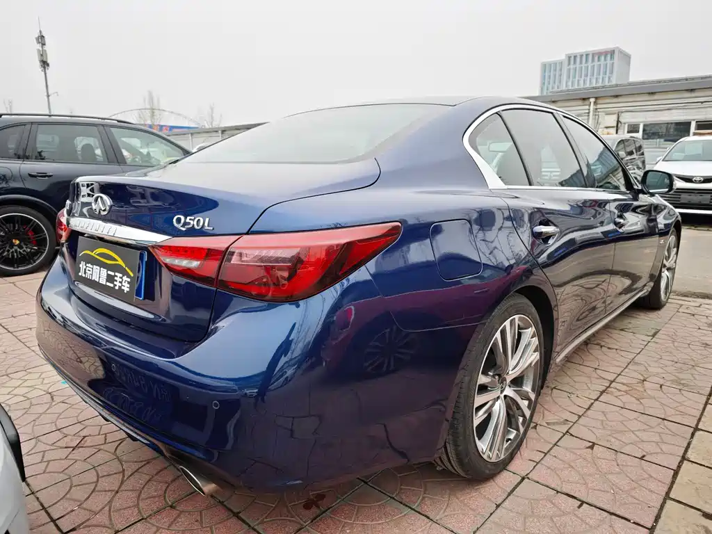 INFINITI Q50L