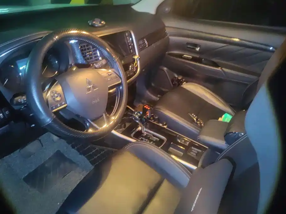 Mitsubishi Outlander — миниатюра 12