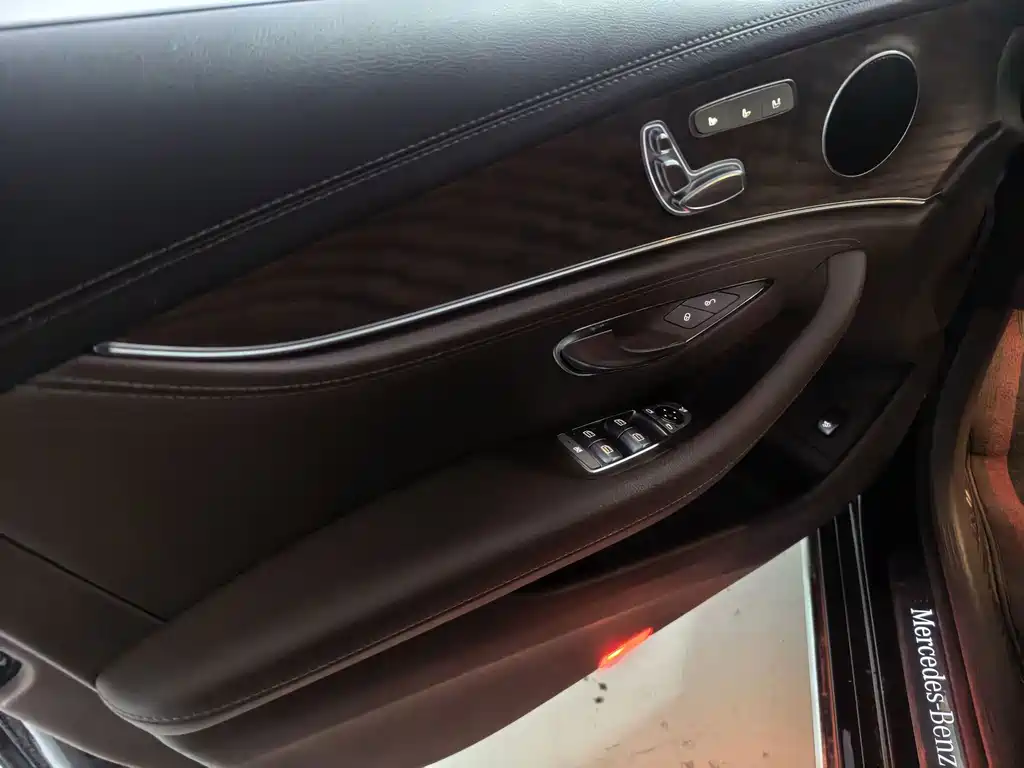 Mercedes-Benz E-Class — миниатюра 4