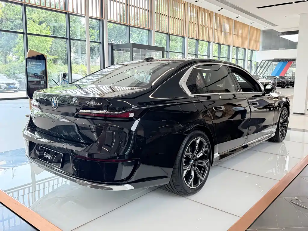 BMW 7 Series — миниатюра 3