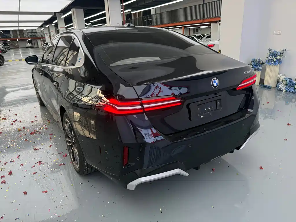 BMW 5 Series — миниатюра 18