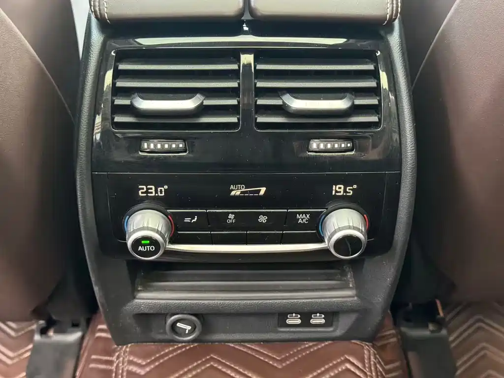 BMW 5 Series — миниатюра 9