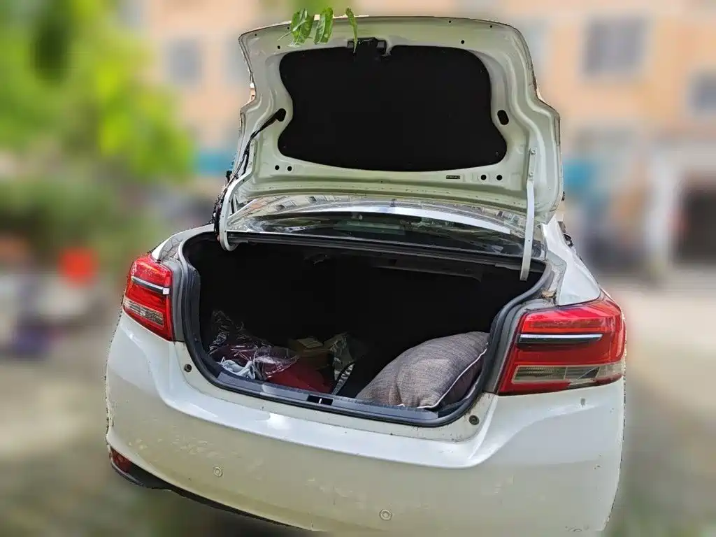Toyota Yaris L — миниатюра 10