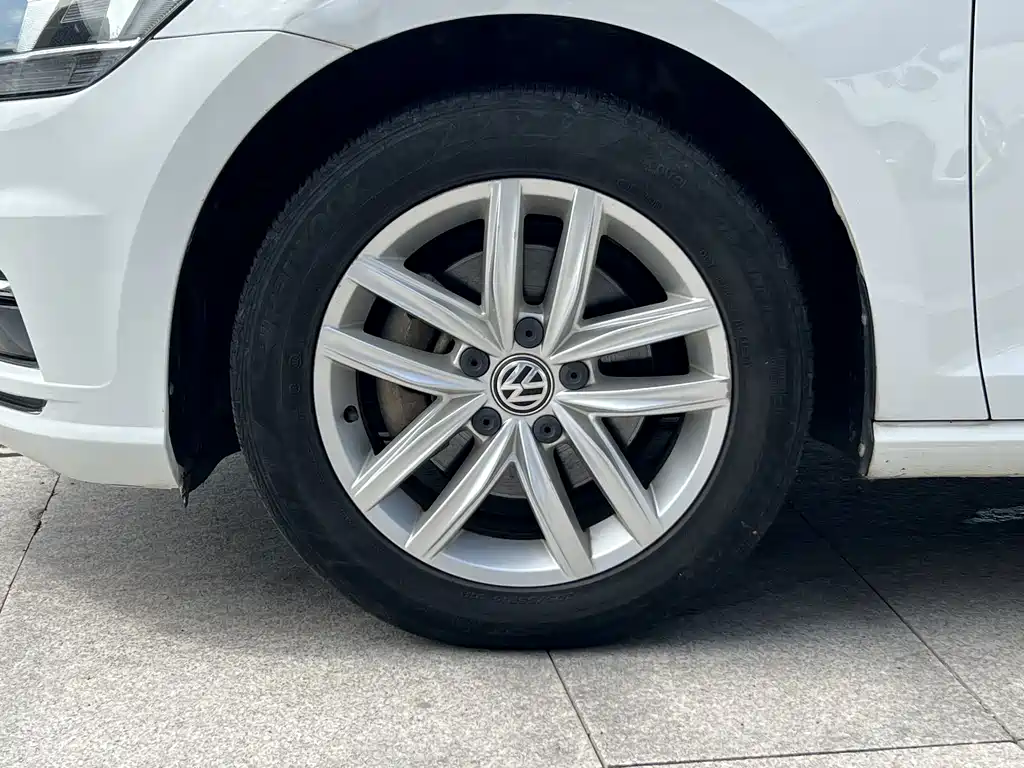 Volkswagen Golf — миниатюра 14