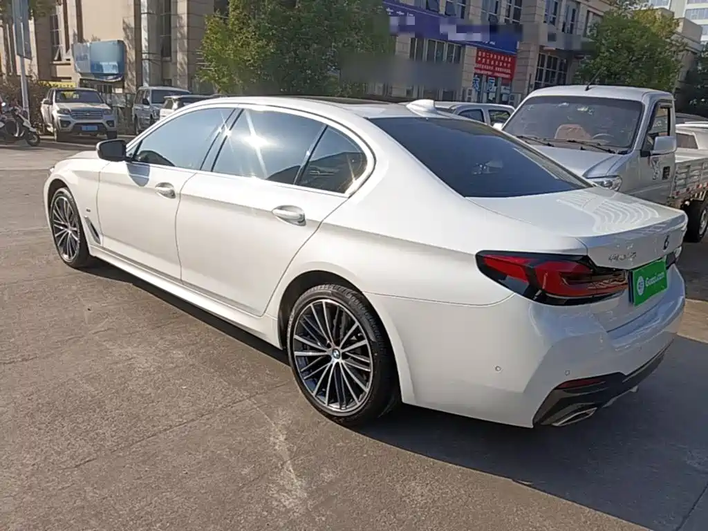 BMW 5 Series — миниатюра 5