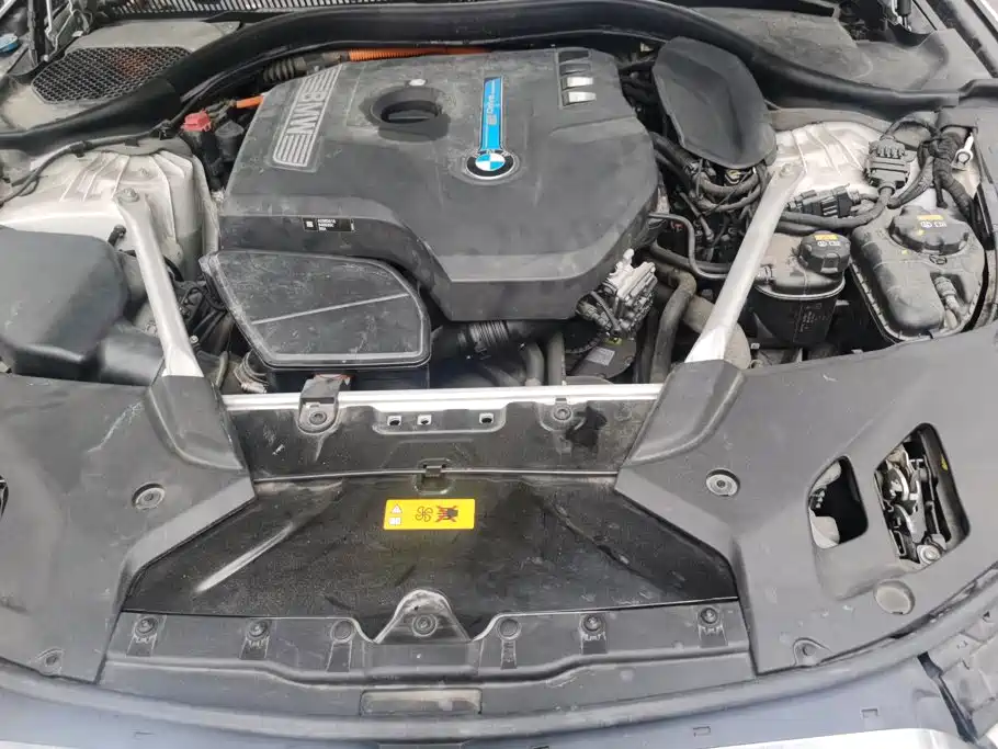 BMW 5 Series New Energy — миниатюра 10