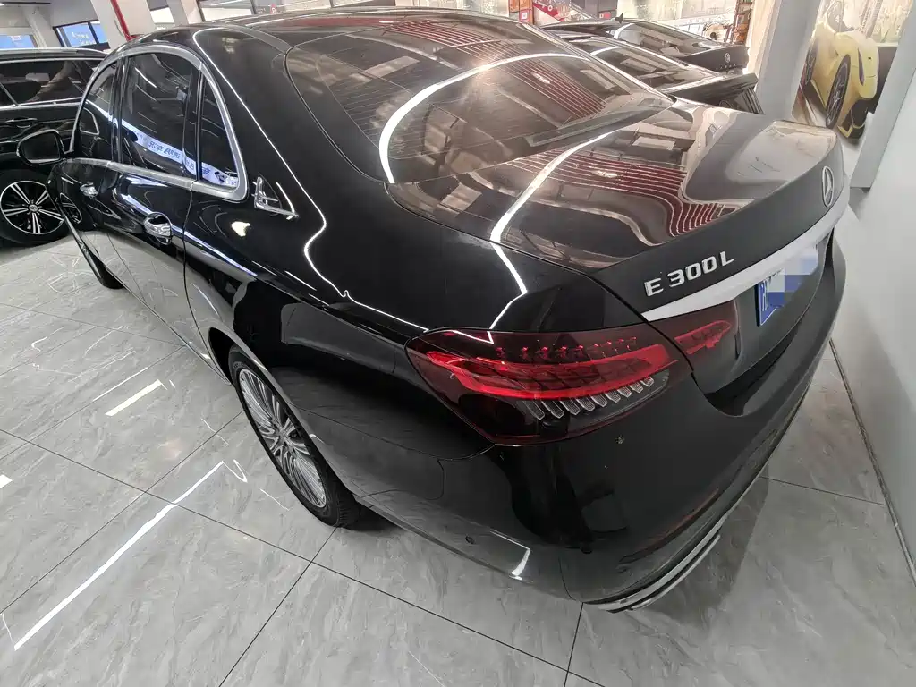 Mercedes-Benz E-Class — миниатюра 12