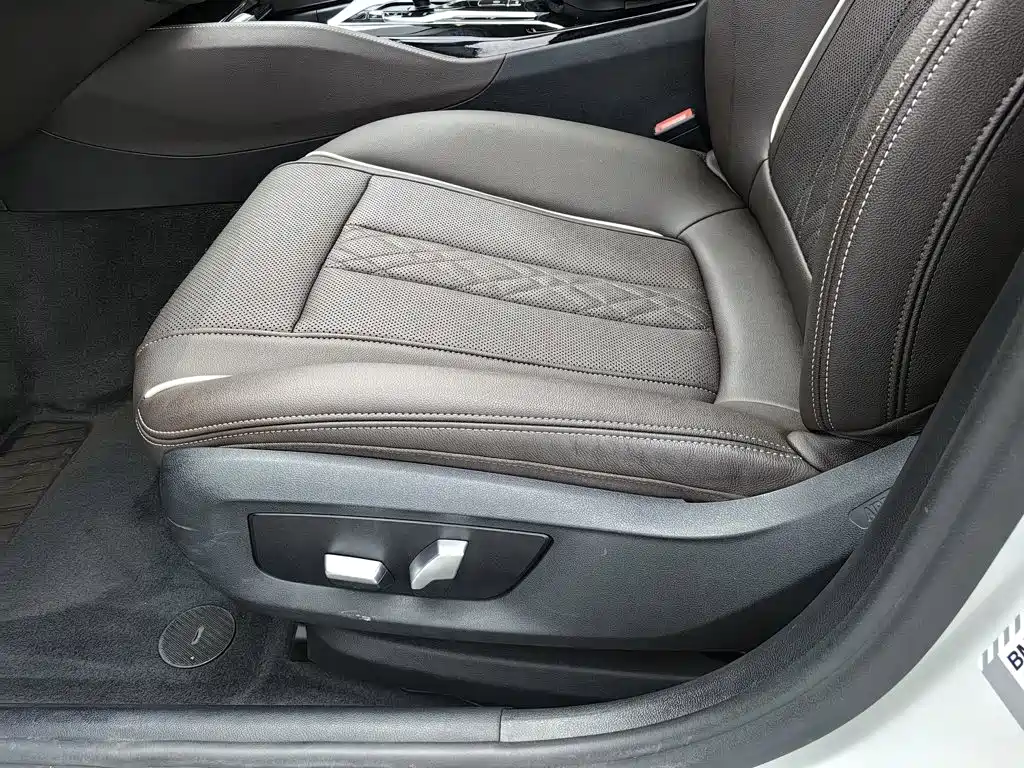 BMW 5 Series — миниатюра 20