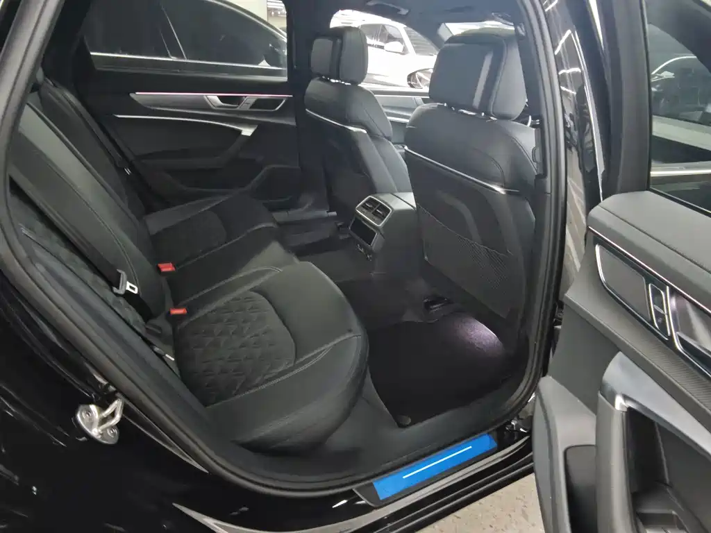 Audi A6L — миниатюра 6