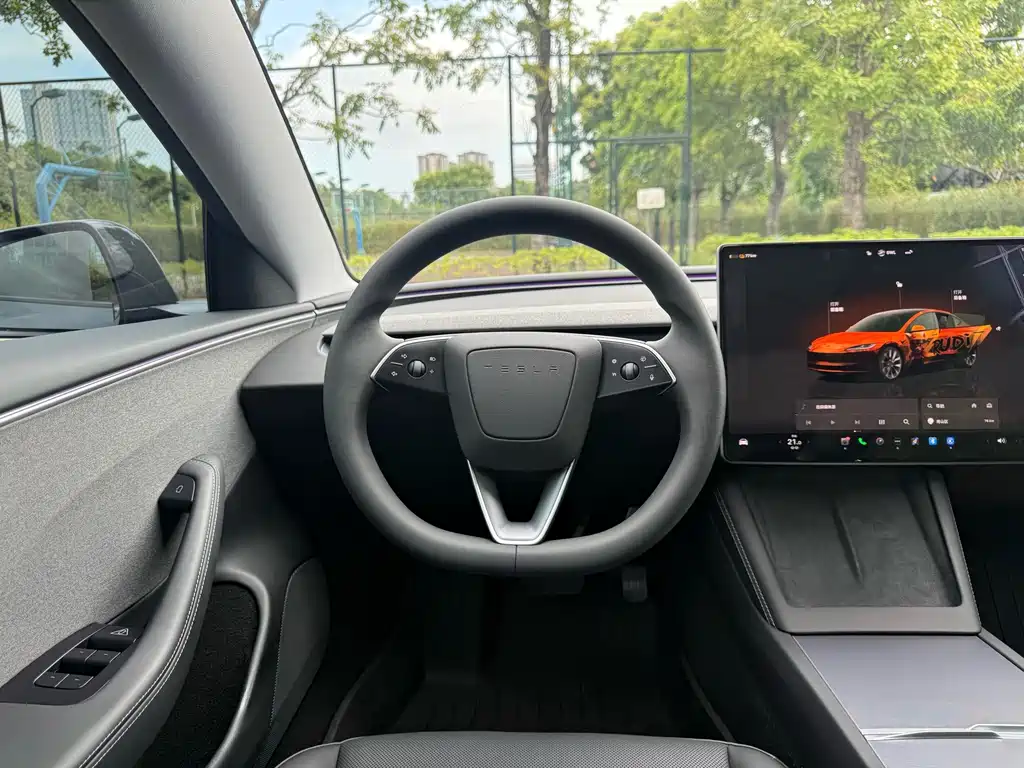 Tesla Model 3 — миниатюра 5