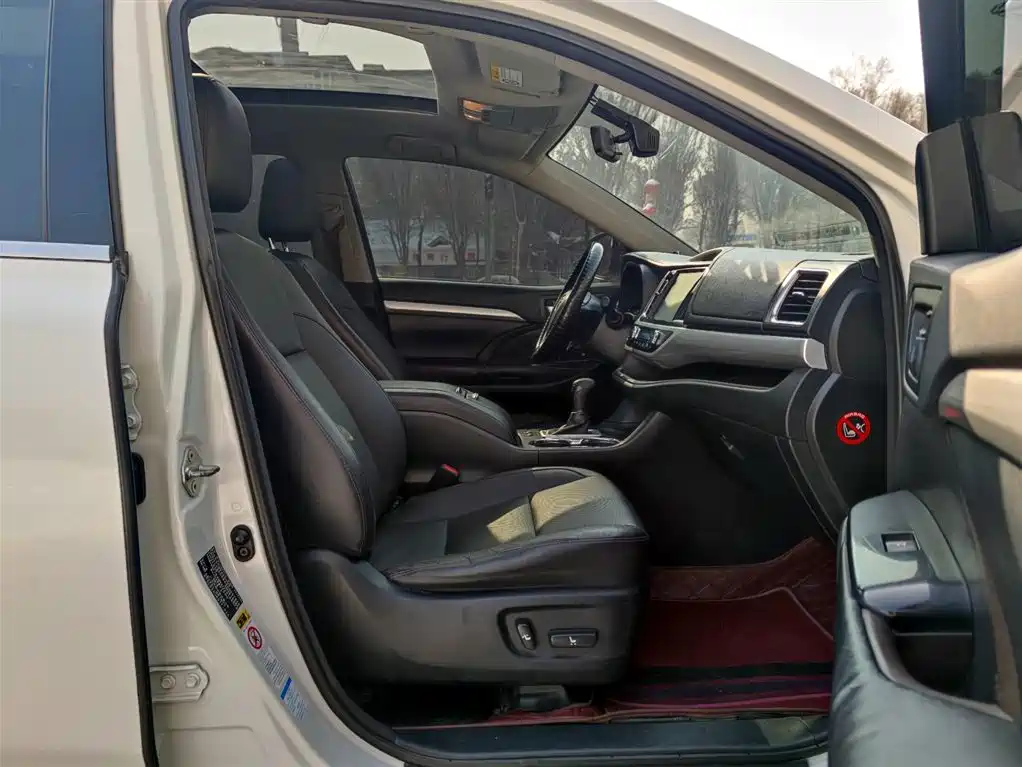 Toyota Highlander 2015 2.0T Luxury 7 мест